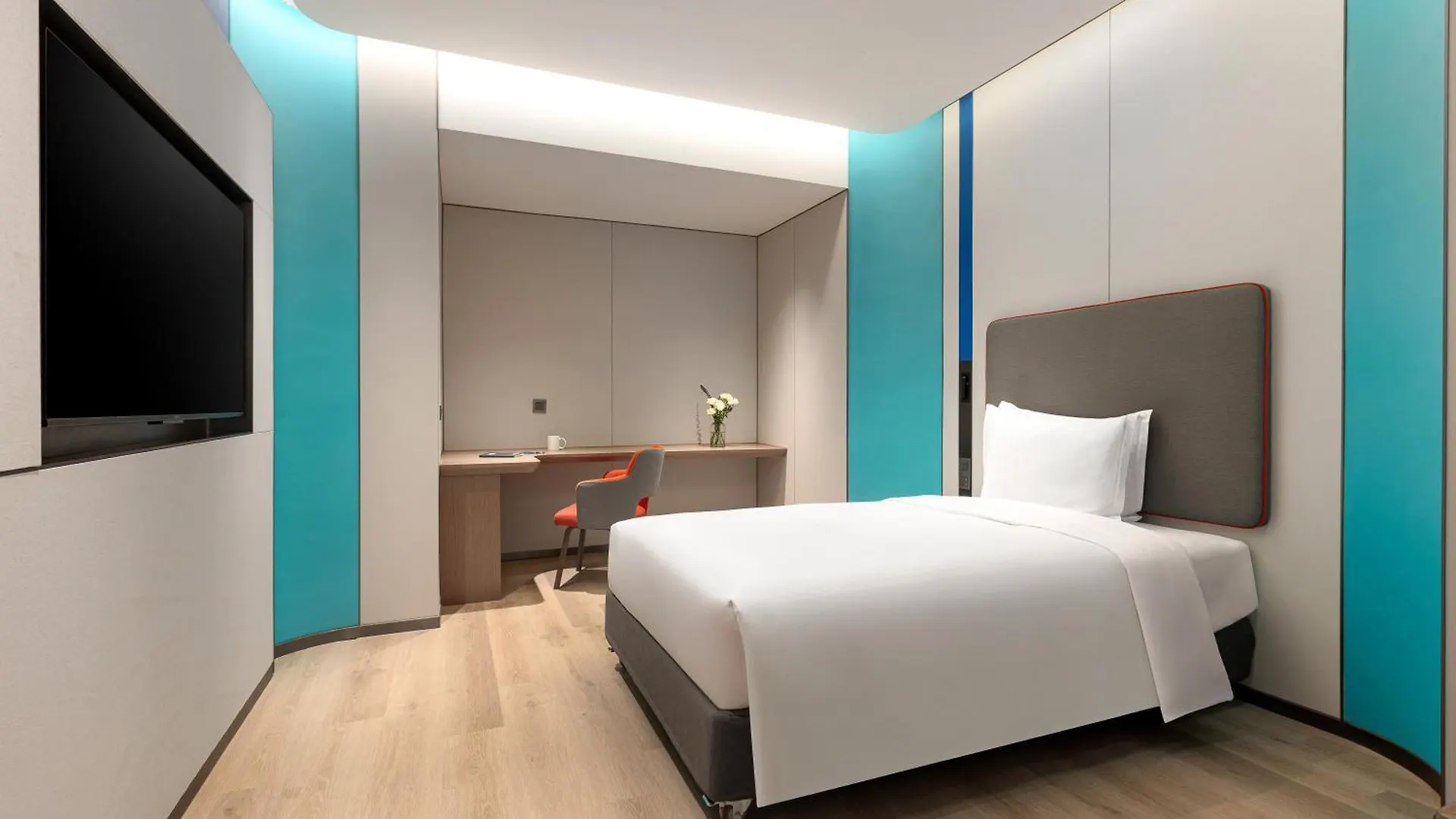 Holiday Inn Express Changfeng Park Shanghai 4*,  China