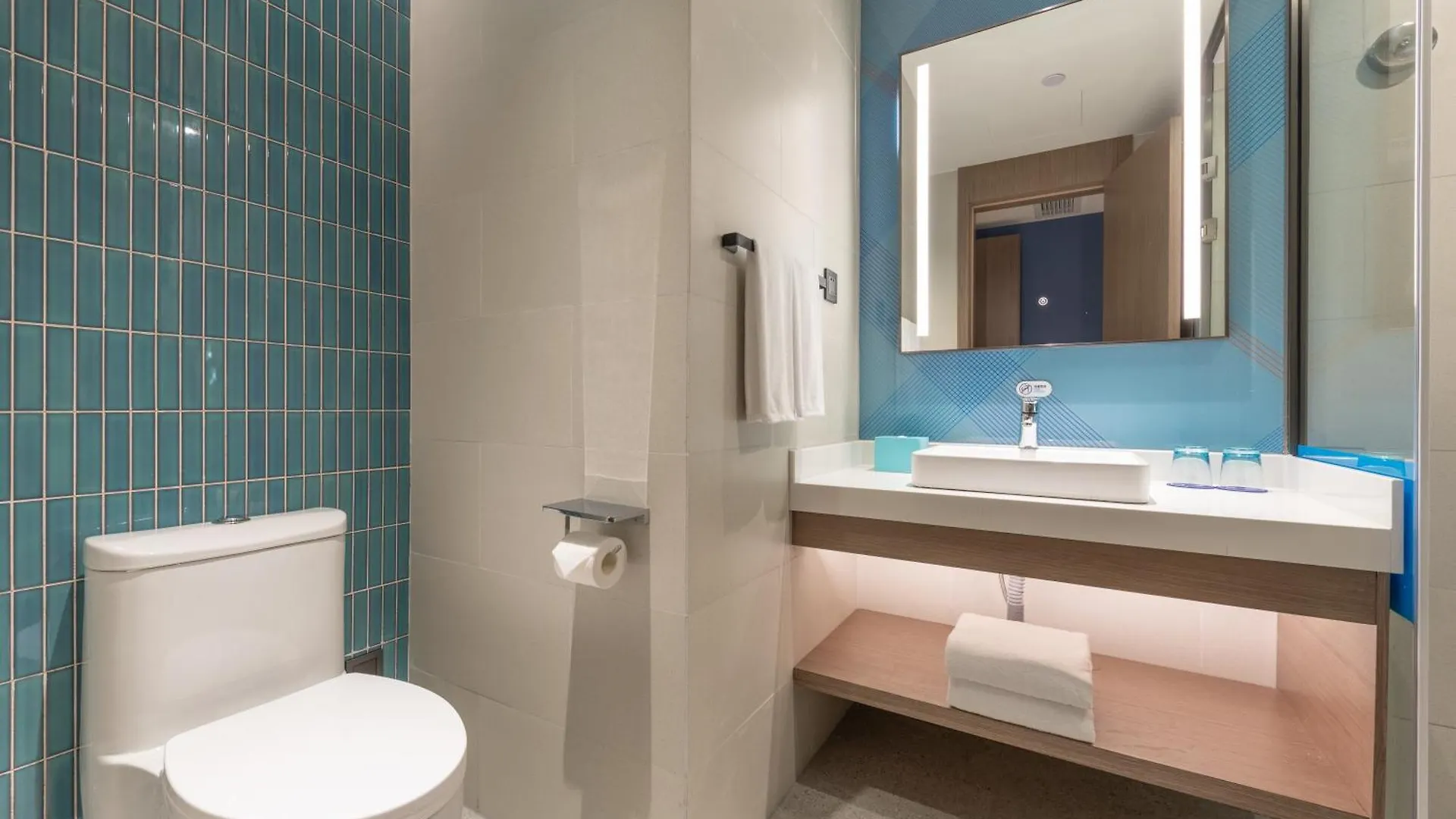 Holiday Inn Express Changfeng Park Shanghai Hotel